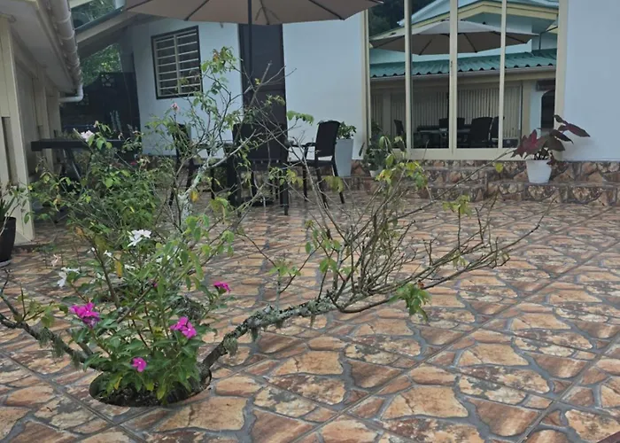 Loversnest Self Catering Affittacamere 4*